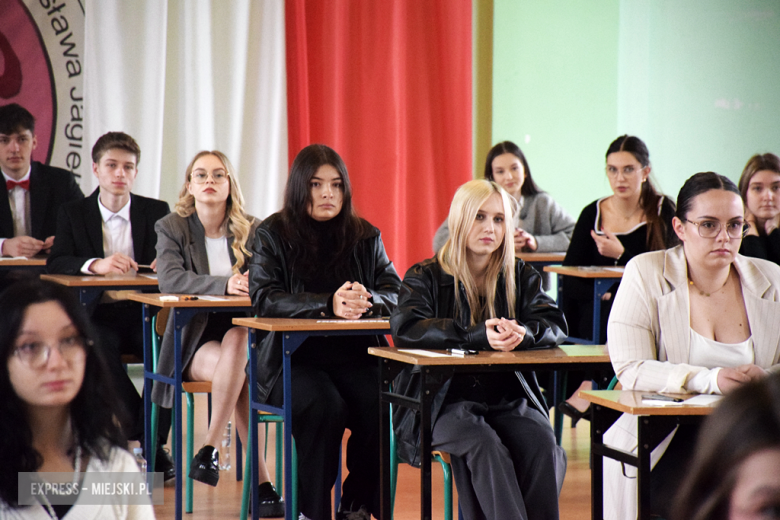 Matura 2025 rozpoczęta! W ząbkowickim liceum do egzaminu przystąpiło ponad 100 uczniów