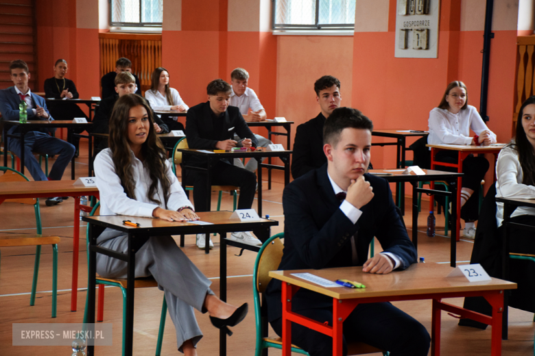 Matura 2025 rozpoczęta! W ząbkowickim liceum do egzaminu przystąpiło ponad 100 uczniów