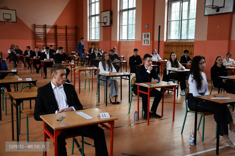 Matura 2025 rozpoczęta! W ząbkowickim liceum do egzaminu przystąpiło ponad 100 uczniów