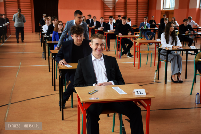 Matura 2025 rozpoczęta! W ząbkowickim liceum do egzaminu przystąpiło ponad 100 uczniów