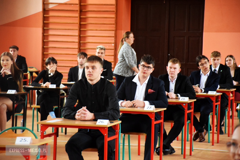 Matura 2025 rozpoczęta! W ząbkowickim liceum do egzaminu przystąpiło ponad 100 uczniów