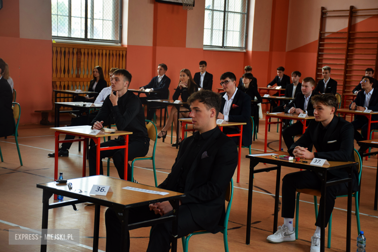 Matura 2025 rozpoczęta! W ząbkowickim liceum do egzaminu przystąpiło ponad 100 uczniów