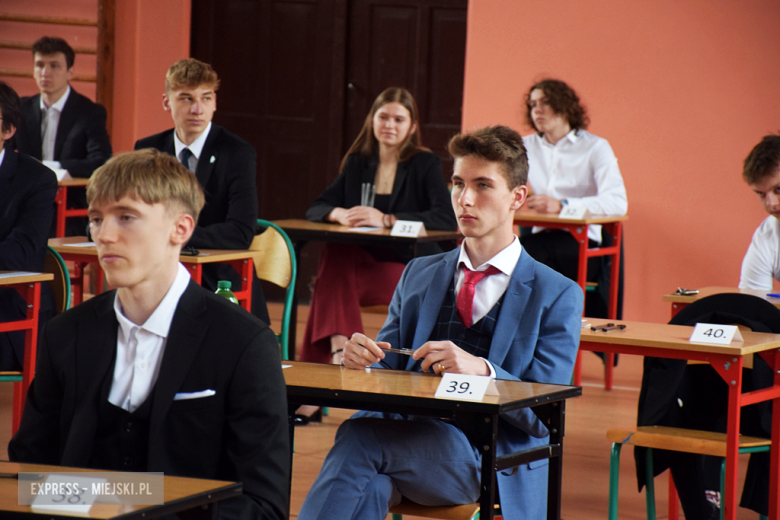 Matura 2025 rozpoczęta! W ząbkowickim liceum do egzaminu przystąpiło ponad 100 uczniów