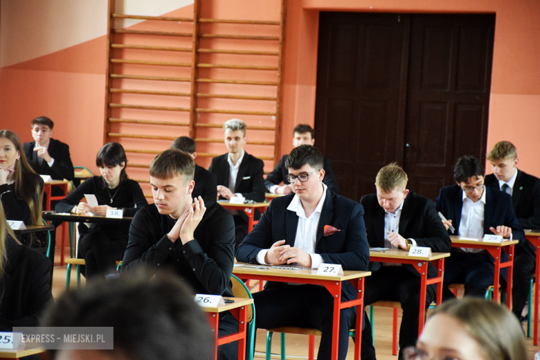 Matura 2025 rozpoczęta! W ząbkowickim liceum do egzaminu przystąpiło ponad 100 uczniów