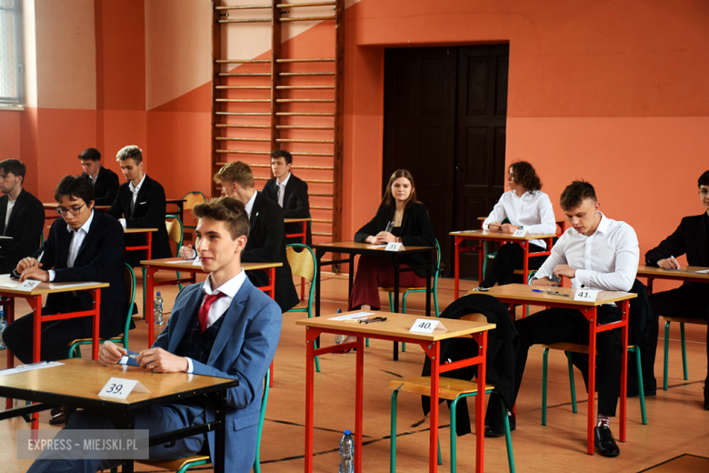Matura 2025 rozpoczęta! W ząbkowickim liceum do egzaminu przystąpiło ponad 100 uczniów