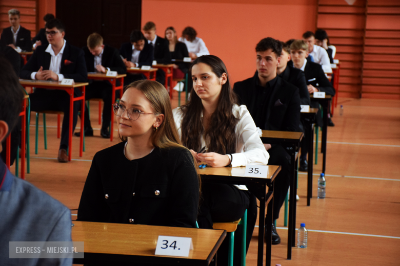 Matura 2025 rozpoczęta! W ząbkowickim liceum do egzaminu przystąpiło ponad 100 uczniów