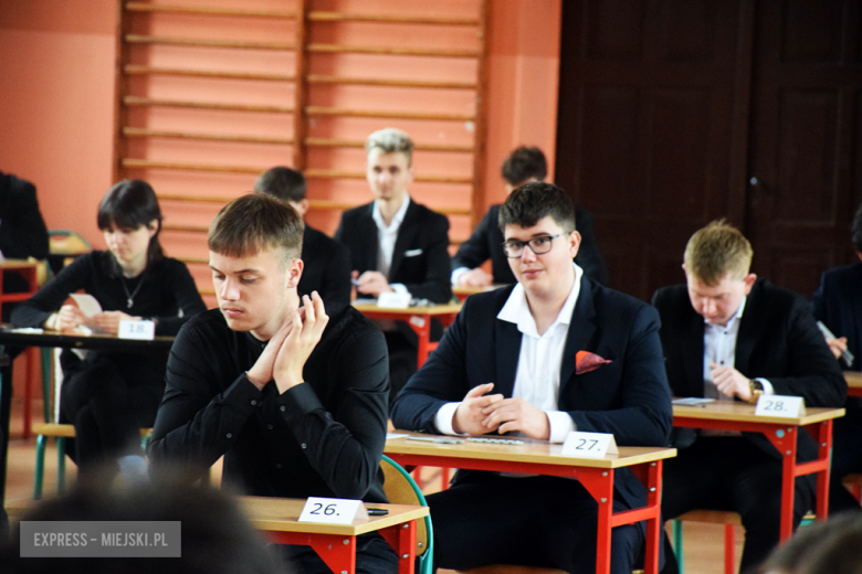 Matura 2025 rozpoczęta! W ząbkowickim liceum do egzaminu przystąpiło ponad 100 uczniów