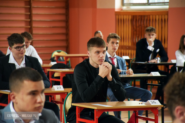 Matura 2025 rozpoczęta! W ząbkowickim liceum do egzaminu przystąpiło ponad 100 uczniów