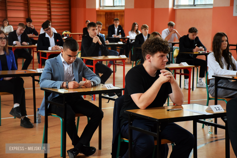Matura 2025 rozpoczęta! W ząbkowickim liceum do egzaminu przystąpiło ponad 100 uczniów
