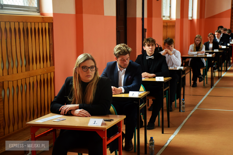 Matura 2025 rozpoczęta! W ząbkowickim liceum do egzaminu przystąpiło ponad 100 uczniów