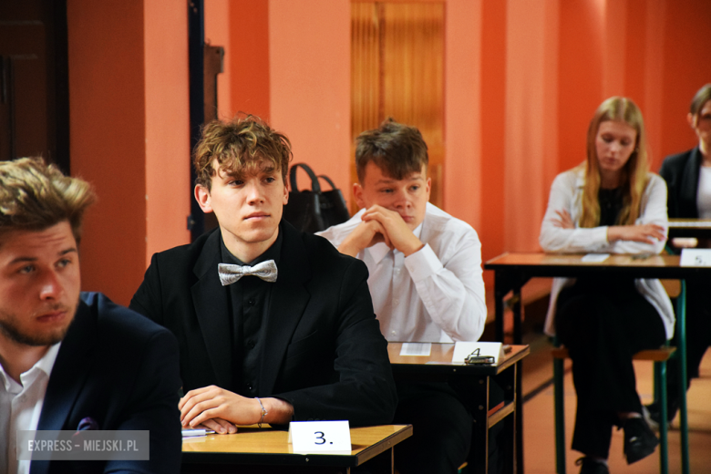 Matura 2025 rozpoczęta! W ząbkowickim liceum do egzaminu przystąpiło ponad 100 uczniów