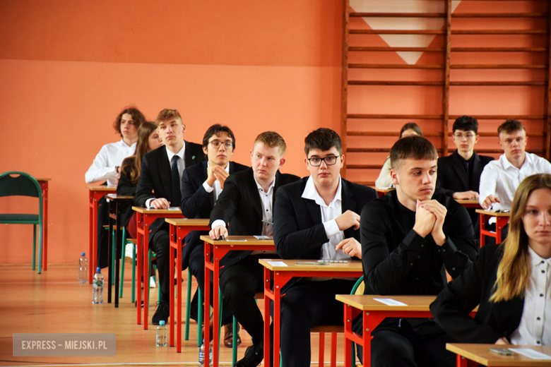 Matura 2025 rozpoczęta! W ząbkowickim liceum do egzaminu przystąpiło ponad 100 uczniów