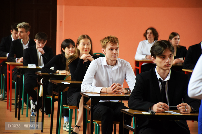 Matura 2025 rozpoczęta! W ząbkowickim liceum do egzaminu przystąpiło ponad 100 uczniów