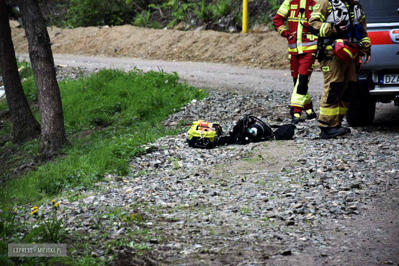 Kobieta skoczyła z urwiska nad obrywem skalnym