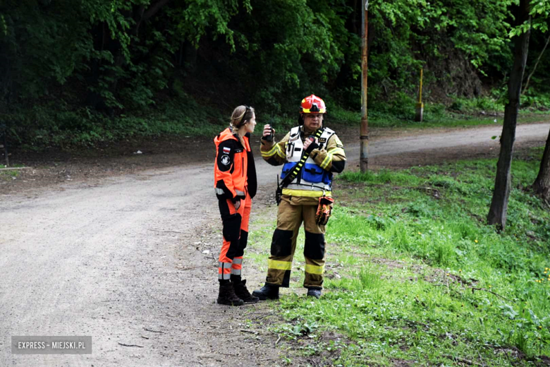 Kobieta skoczyła z urwiska nad obrywem skalnym