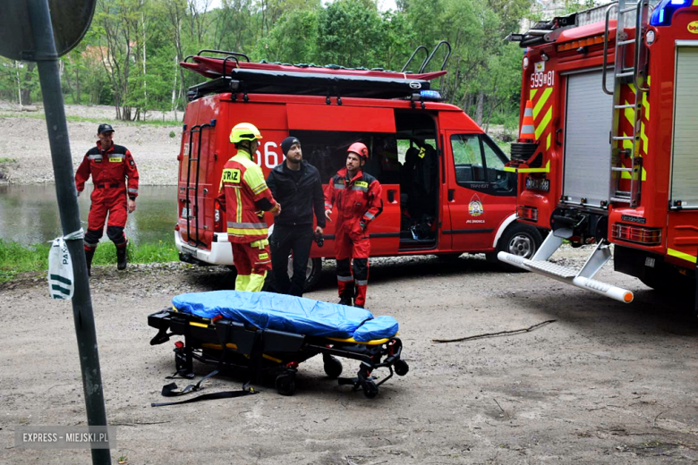 Kobieta skoczyła z urwiska nad obrywem skalnym