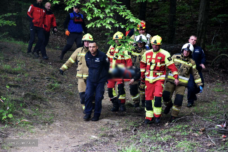 Kobieta skoczyła z urwiska nad obrywem skalnym