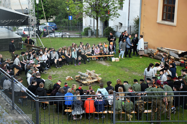 Blask ognia, dźwięk gitar i harcerskie melodie – ruszył Srebrnogórski Festiwal Piosenki Harcerskie
