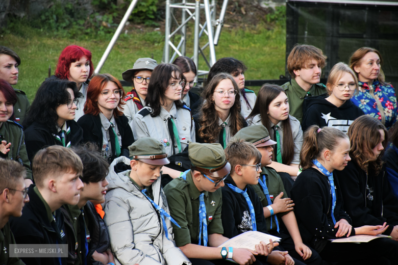 Blask ognia, dźwięk gitar i harcerskie melodie – ruszył Srebrnogórski Festiwal Piosenki Harcerskie