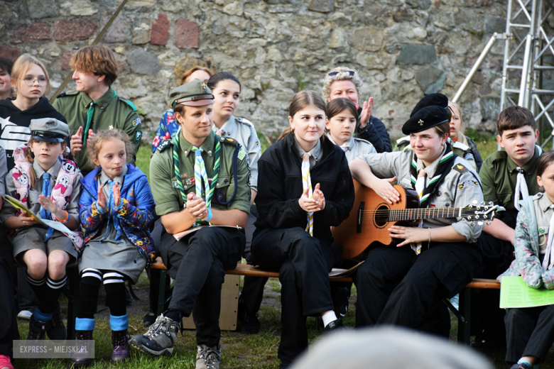 Blask ognia, dźwięk gitar i harcerskie melodie – ruszył Srebrnogórski Festiwal Piosenki Harcerskie