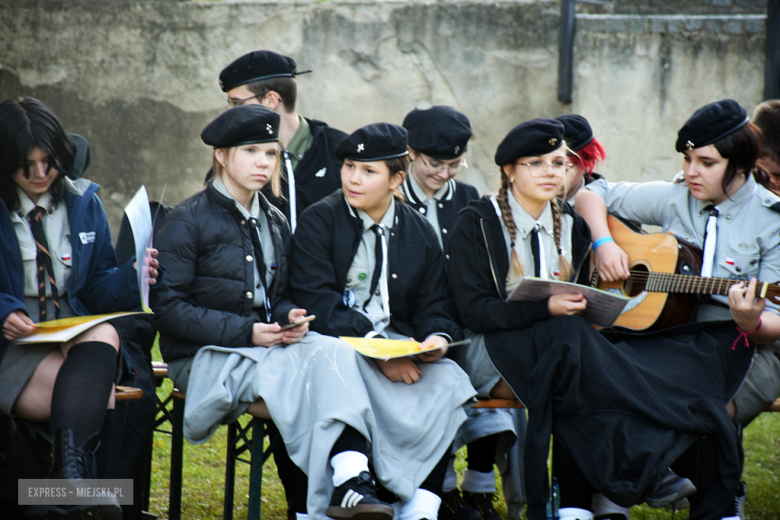 	Blask ognia, dźwięk gitar i harcerskie melodie – ruszył Srebrnogórski Festiwal Piosenki Harcerskie
