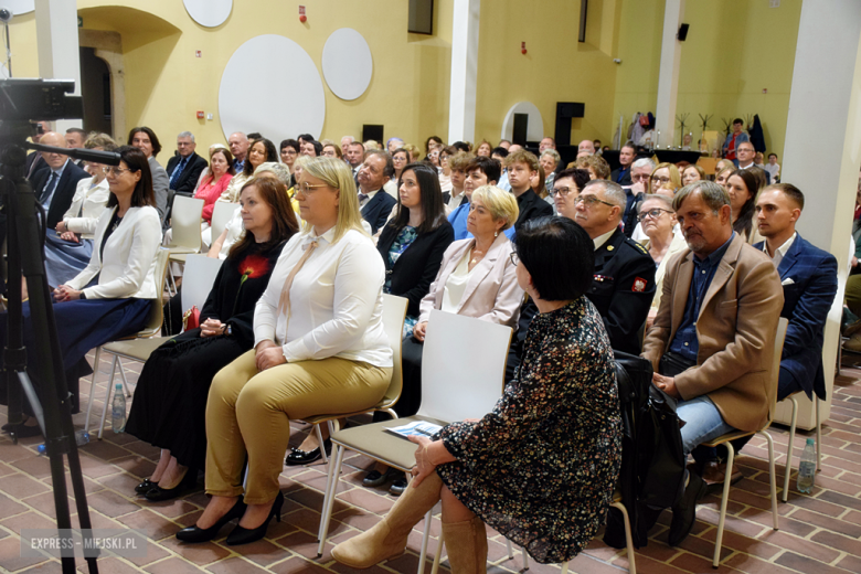 Uroczysta sesja Rady Miejskiej w Złotym Stoku z okazji 35-lecia odrodzenia samorządu terytorialnego