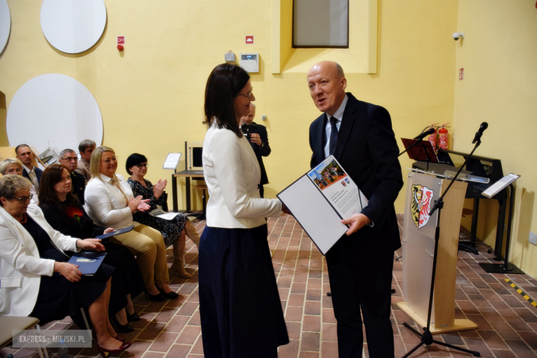 Uroczysta sesja Rady Miejskiej w Złotym Stoku z okazji 35-lecia odrodzenia samorządu terytorialnego