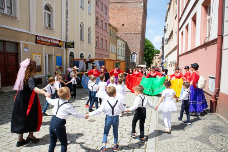 Międzypokoleniowa Biesiada Historyczna z Frankensteinem – radość, historia i wspólna zabawa