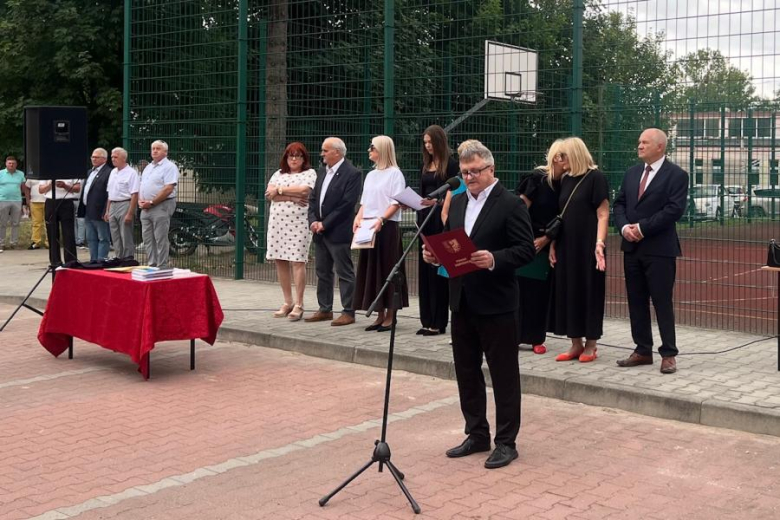 Najlepsi uczniowie ze szkół ponadpodstawowych nagrodzeni przez Zarząd Powiatu Ząbkowickiego
