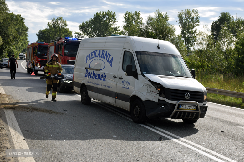Na skrzyżowaniu krajowej ósemki z drogą prowadzącą w kierunku Potworowa doszło do kolizji drogowej. 