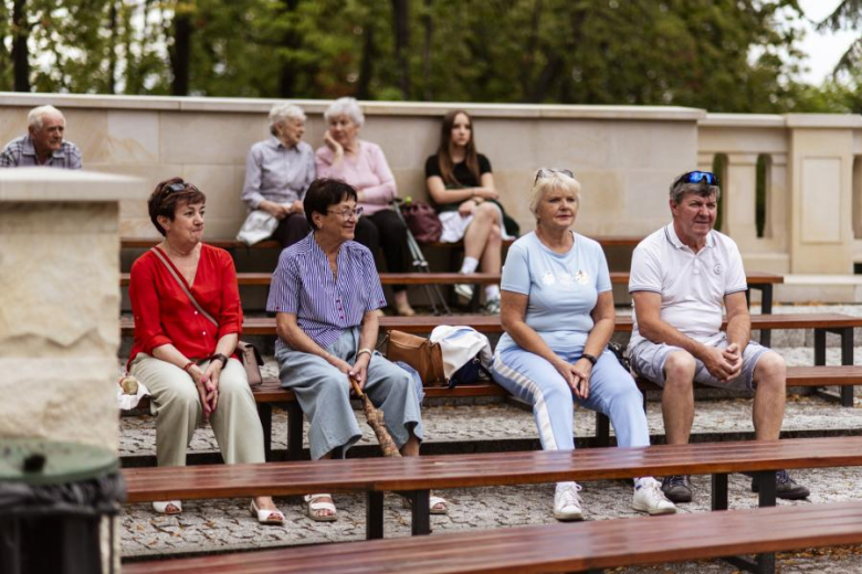 Wakacyjny Park Kultury w Złotym Stoku. Wystąpił zespół Tom J