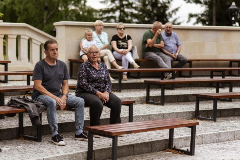 Wakacyjny Park Kultury w Złotym Stoku. Wystąpił zespół Tom J