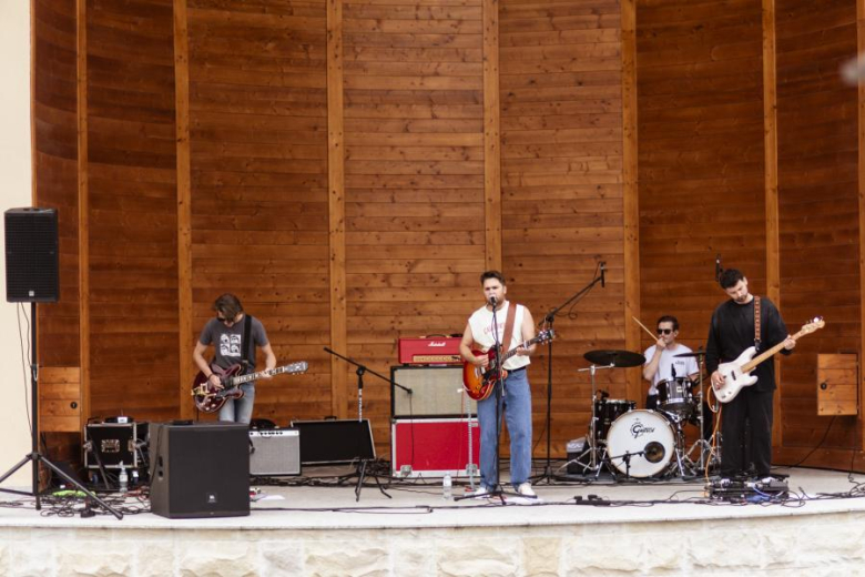 Wakacyjny Park Kultury w Złotym Stoku. Wystąpił zespół Tom J