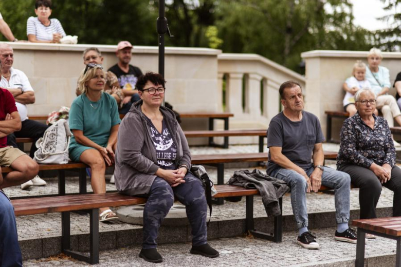 Wakacyjny Park Kultury w Złotym Stoku. Wystąpił zespół Tom J