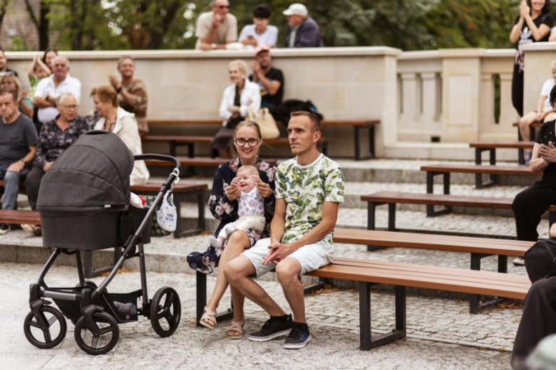 Wakacyjny Park Kultury w Złotym Stoku. Wystąpił zespół Tom J