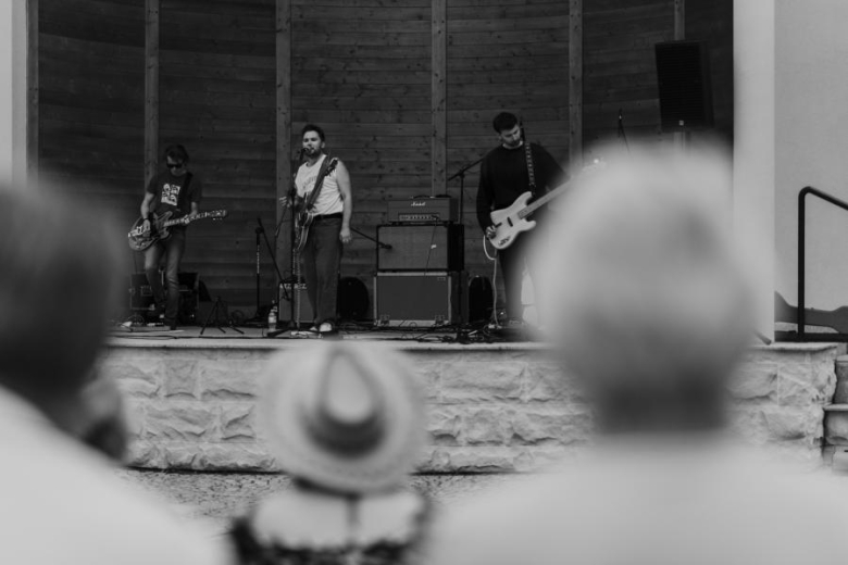 Wakacyjny Park Kultury w Złotym Stoku. Wystąpił zespół Tom J