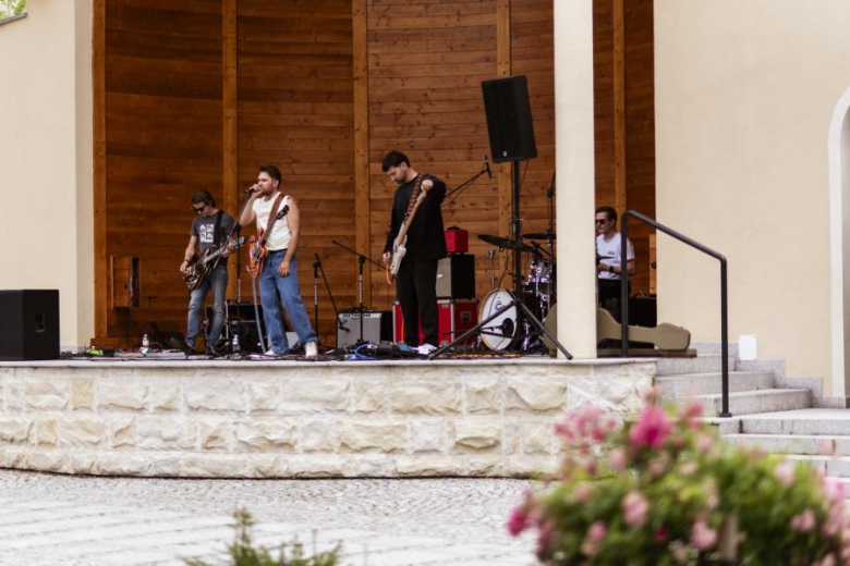 Wakacyjny Park Kultury w Złotym Stoku. Wystąpił zespół Tom J