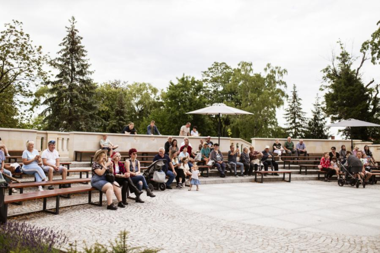 Wakacyjny Park Kultury w Złotym Stoku. Wystąpił zespół Tom J