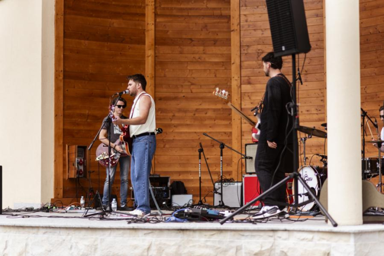 Wakacyjny Park Kultury w Złotym Stoku. Wystąpił zespół Tom J