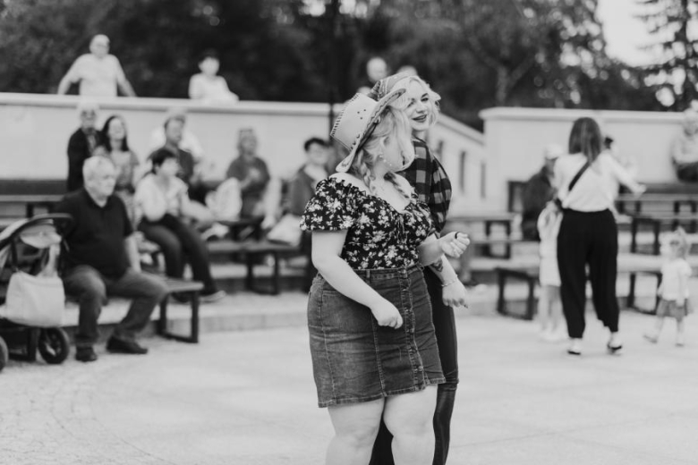 Wakacyjny Park Kultury w Złotym Stoku. Wystąpił zespół Tom J
