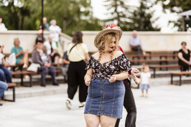 Wakacyjny Park Kultury w Złotym Stoku. Wystąpił zespół Tom J