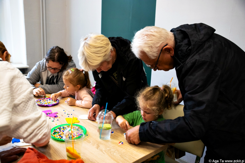 Dziecięcy świat zabawy podczas Dni i Nocy Krzywej Wieży