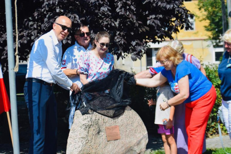Ziębice i Brighton – dwa miasta, jedno serce. Dzwon przyjaźni na skwerze