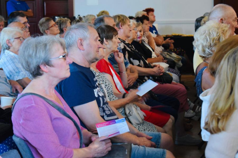 Ruszył Program Karty Seniora Aglomeracji Wrocławskiej – Jak otrzymać kartę i korzystać ze zniżek?