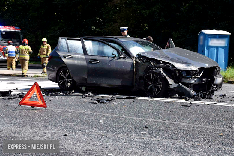 Zderzenie dwóch samochodów na krajowej ósemce. 