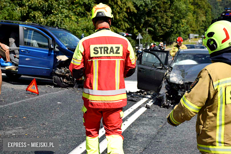 Zderzenie dwóch samochodów na krajowej ósemce. 