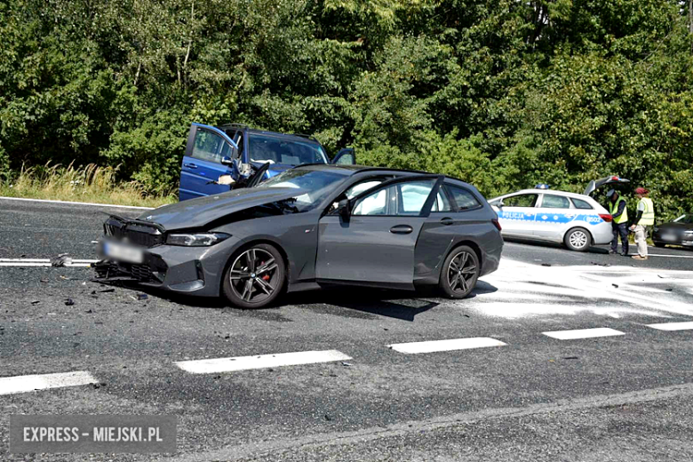 Zderzenie dwóch samochodów na krajowej ósemce. 