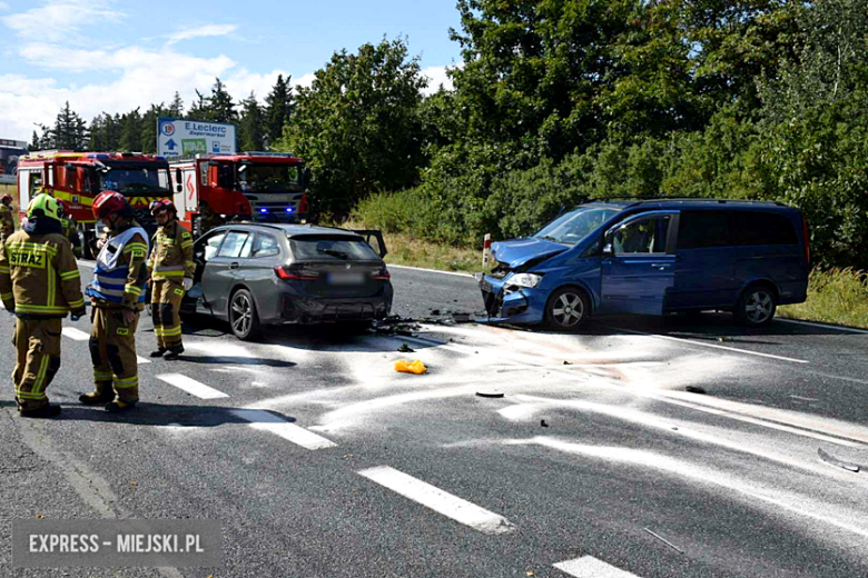 Zderzenie dwóch samochodów na krajowej ósemce. 
