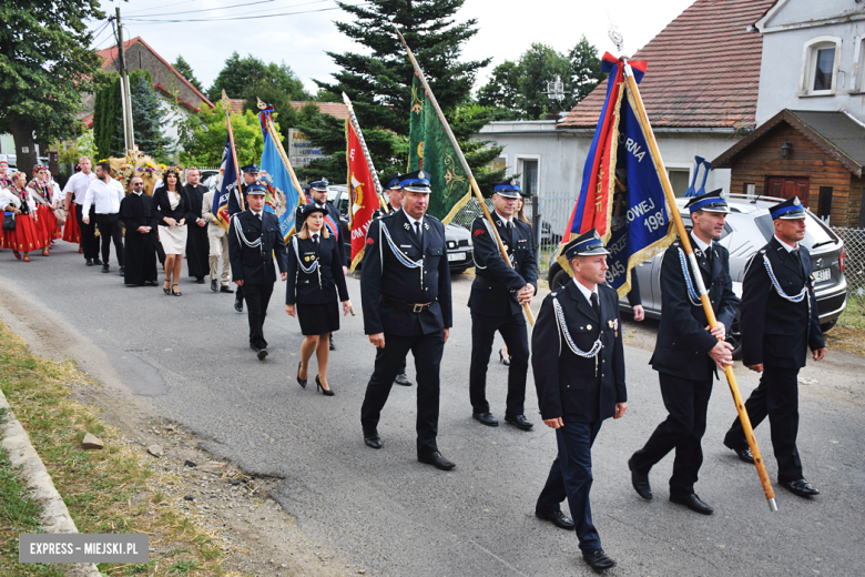 Tradycja połączona z dobrą zabawą i niepowtarzalny wyścig traktorów. Dożynki gminy Stoszowice
