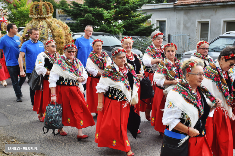 Tradycja połączona z dobrą zabawą i niepowtarzalny wyścig traktorów. Dożynki gminy Stoszowice